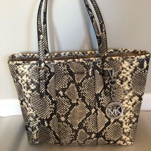 🧣sale🧣MICHAEL KORS studded python tote